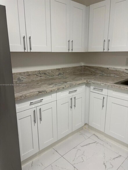 Building Photo - 18151 NE 31st Ct