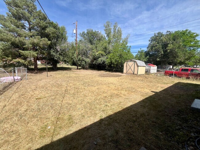 Building Photo - ** Move in Special** Spacious 3 bedroom, 1 bath Lakewood duplex with fenced in backyard available!