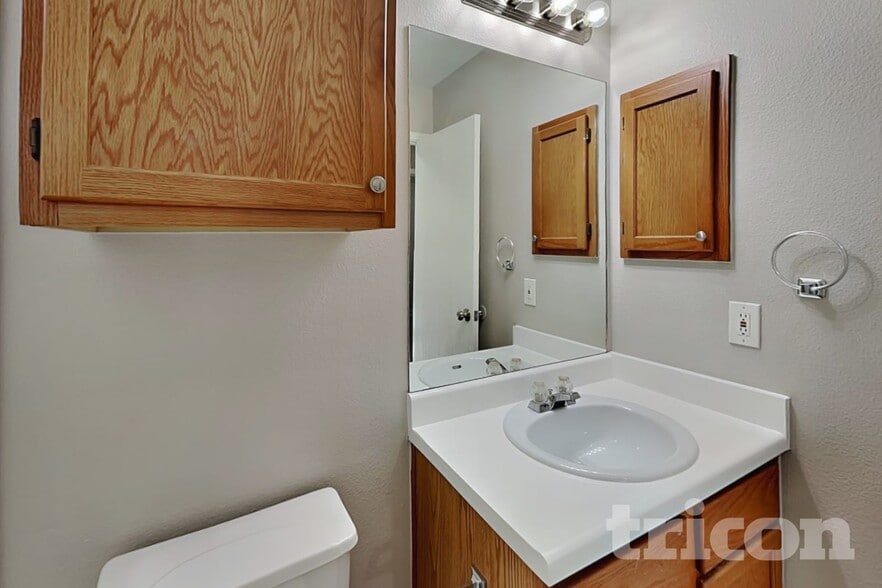 Building Photo - 6734 Sandy Point Dr