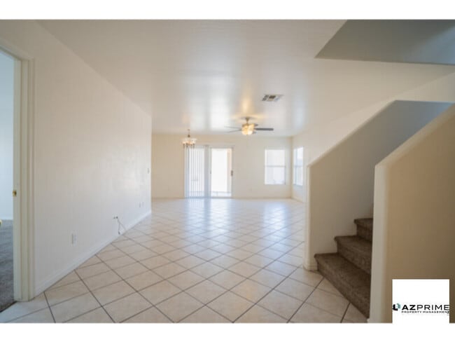 Building Photo - Fall in Love With This Stylish and Spaciou...