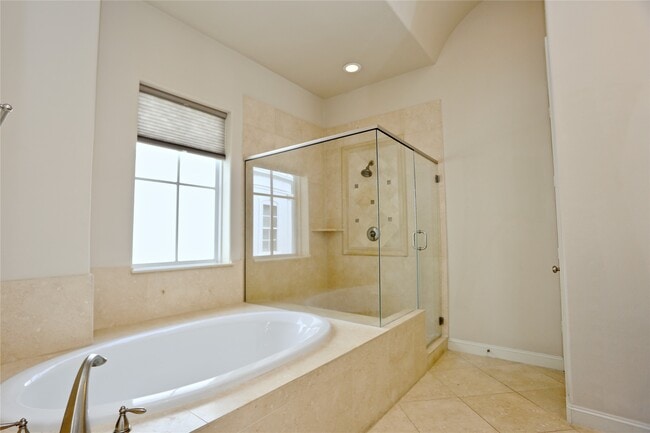 Building Photo - 3226 McKinney St