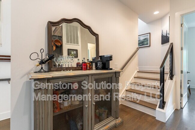 Building Photo - 815 Melpark Ct