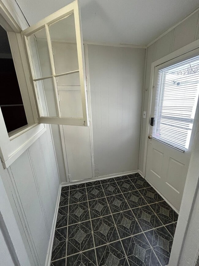 Building Photo - 910-914 N 11th St