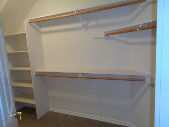 Building Photo - 17083 SW Arbutus Dr