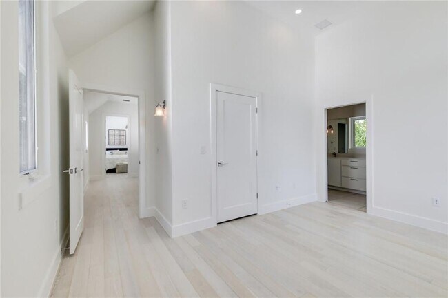 Building Photo - 402 Powell Cir