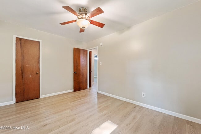 Building Photo - 513 Jarman St