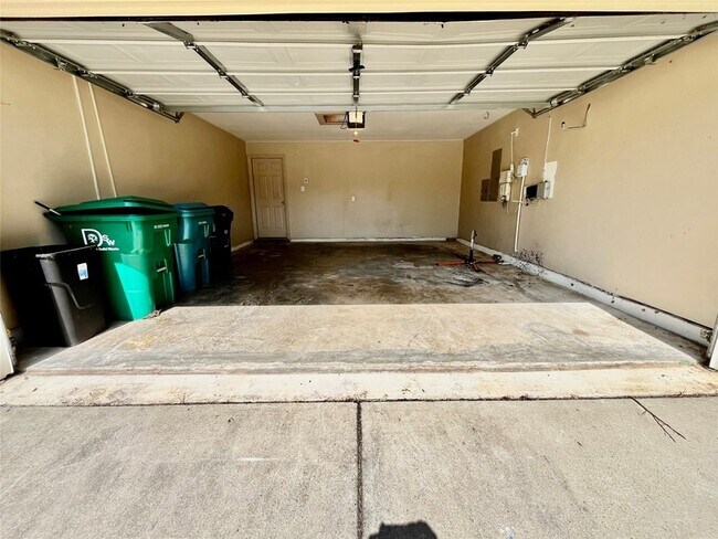 Building Photo - 1005 Tallahassee Dr