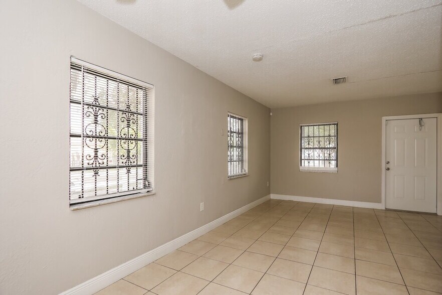 Building Photo - 15420 NW 27th Pl