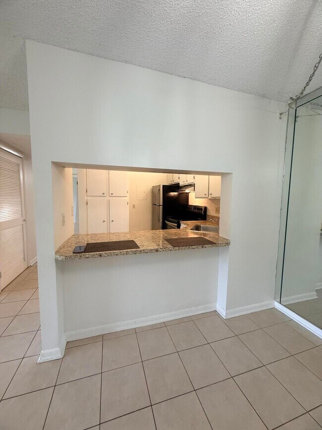 Building Photo - 703 Sunny Pine Way