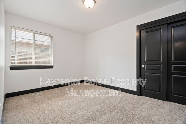 Building Photo - 8333 N Duncan Ln