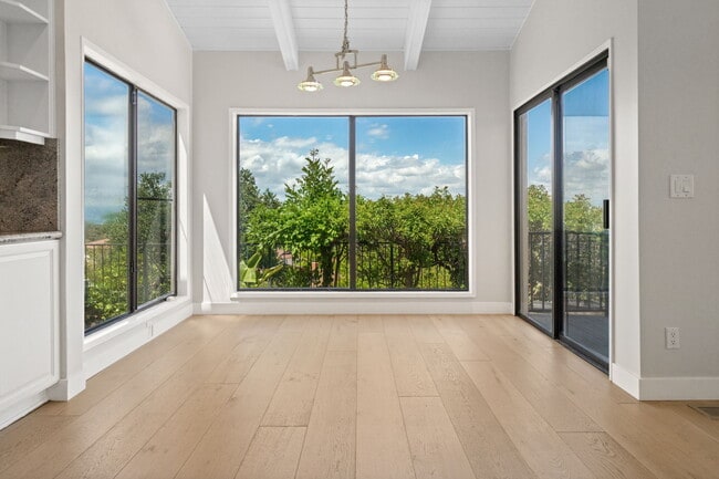 Building Photo - 16946 Encino Hills Dr