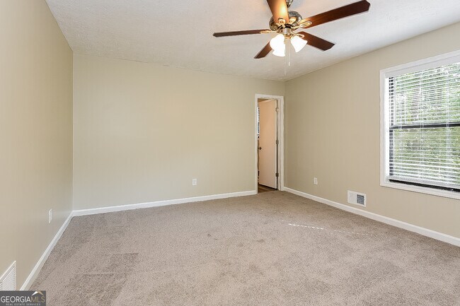Building Photo - 8050 Sumit Wood Dr NW