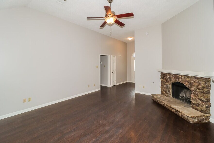 Building Photo - 170 Oaksedge Dr