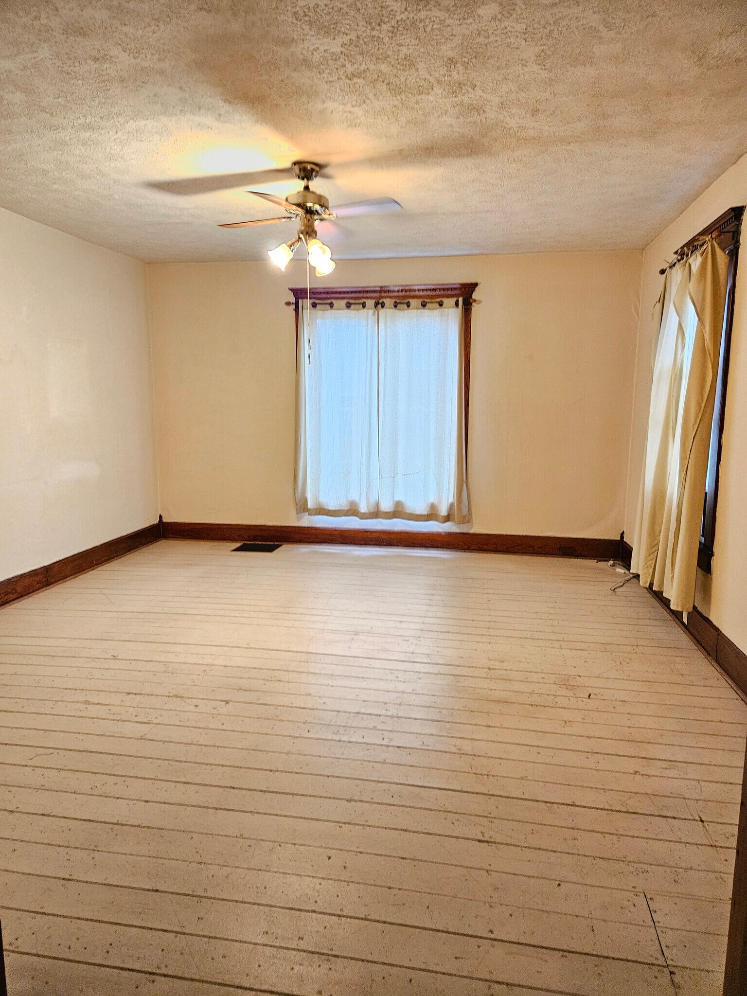 Living Room - 301 N Division St