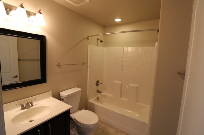 Building Photo - Cottonwood AZ Townhome for rent in convenient gated neighborhood