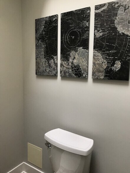 Building Photo - 626 S Main St