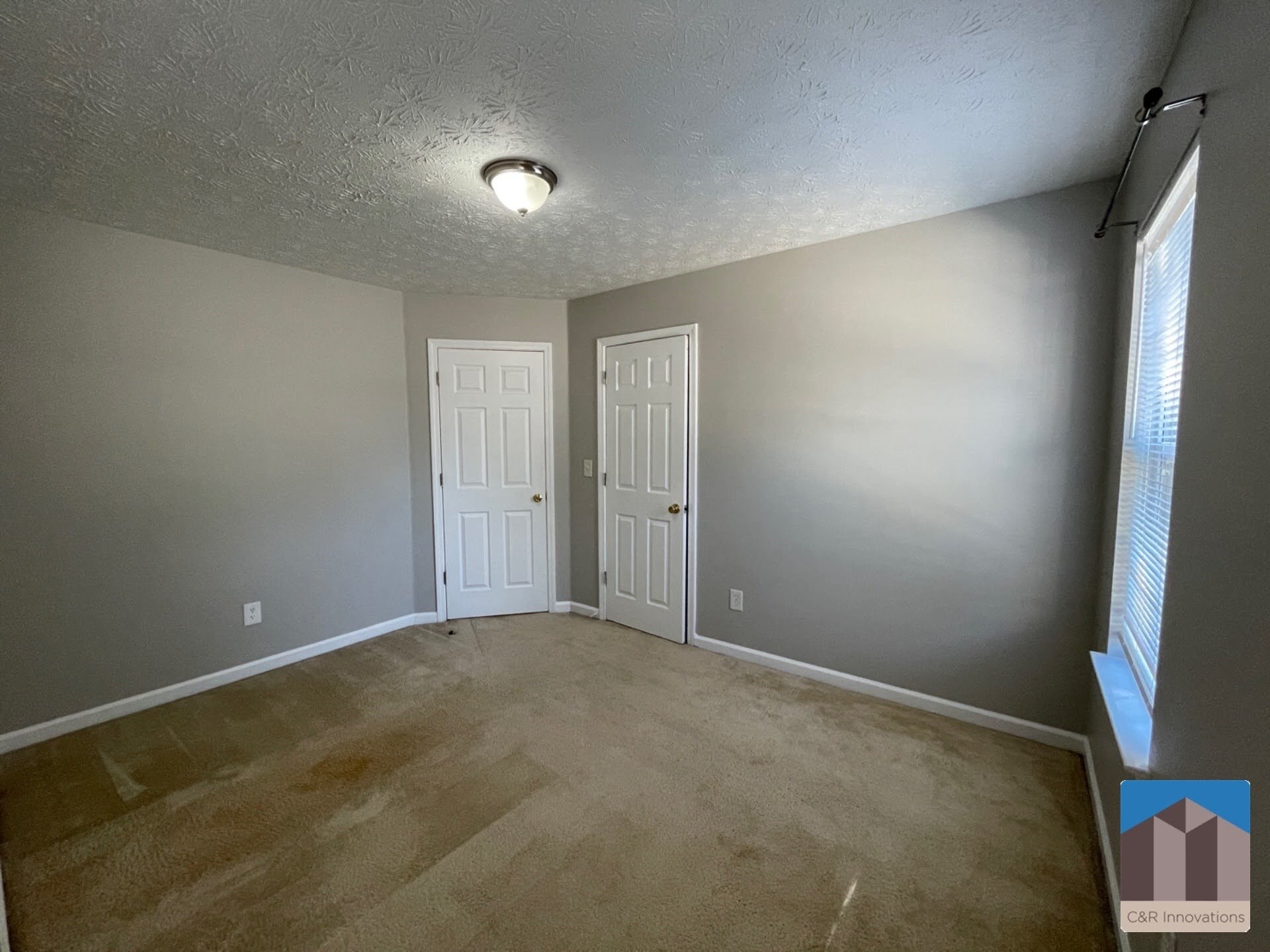 Building Photo - 2345 Delfern Dr