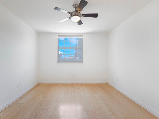Building Photo - 610 Clematis St