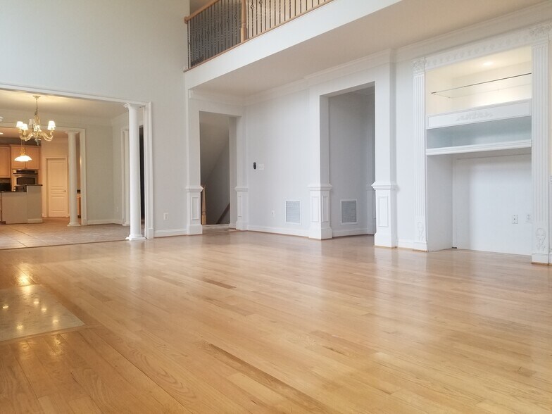 Building Photo - 6438 Columbia Pike