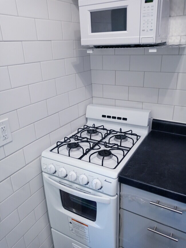 Building Photo - 2733 Girard Ave S