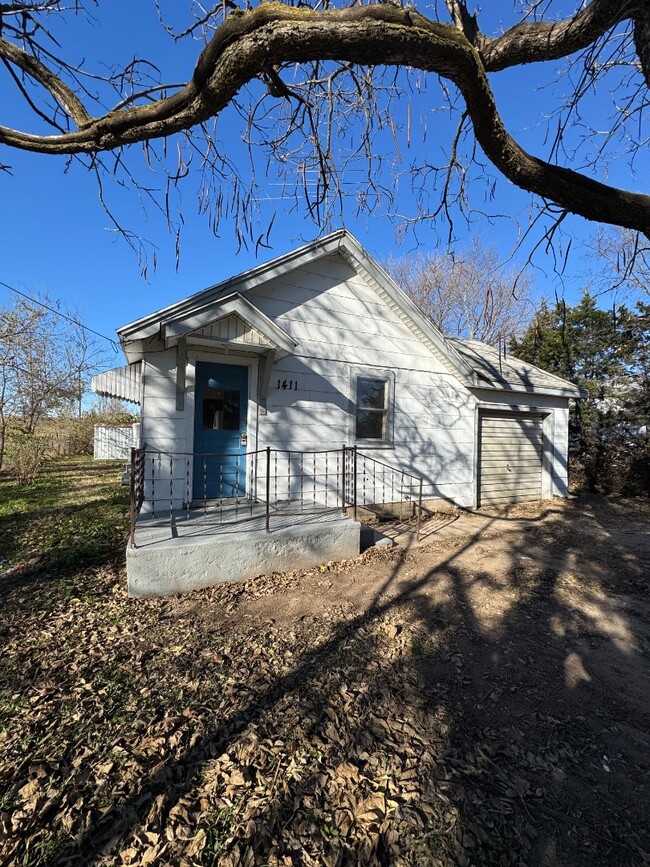 Primary Photo - 1411 Harding St