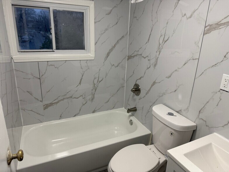 Building Photo - 330 Suter Rd