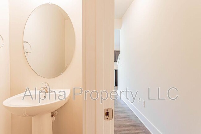 Building Photo - 211 Green River Way