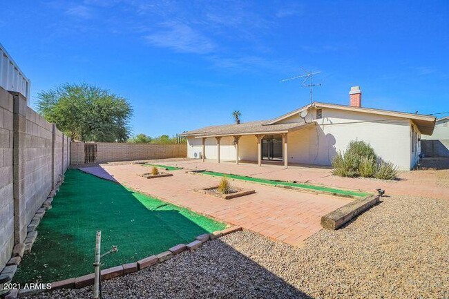 Building Photo - 6518 E Sunnyside Dr