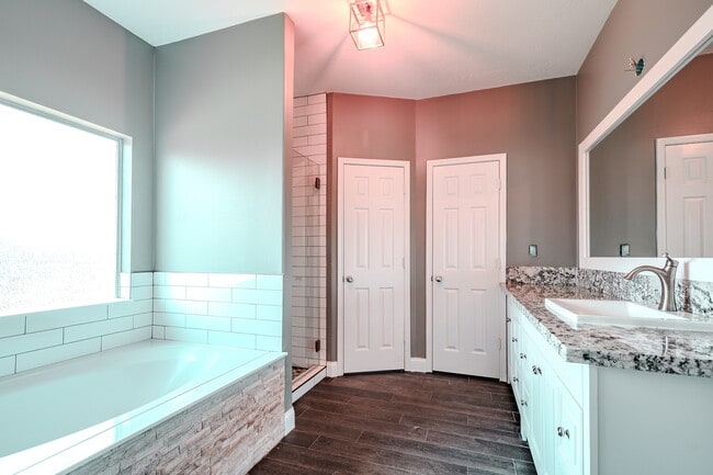 Building Photo - 8515 Holly Spring Ln