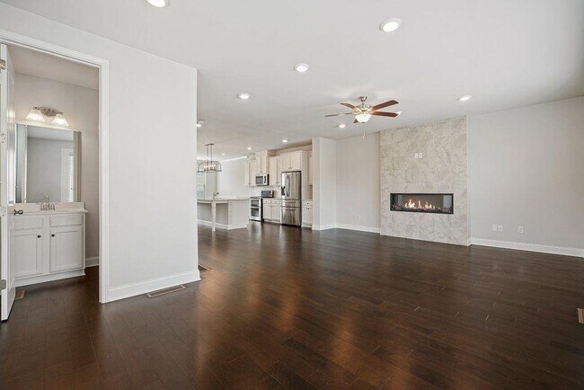 Building Photo - 4240 Hickory Pne Aly