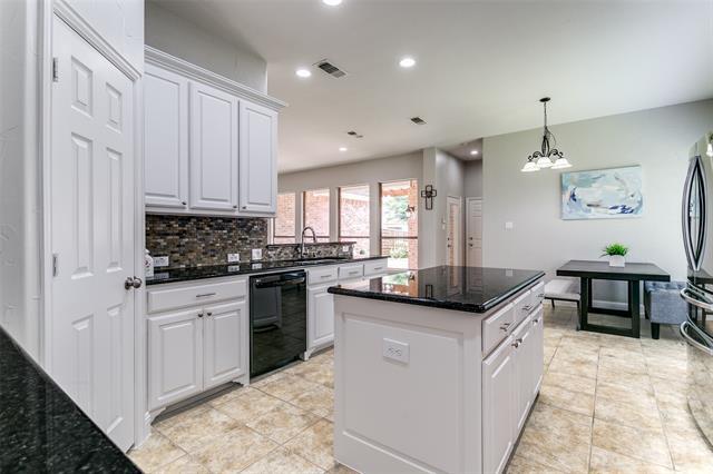 Building Photo - 412 Red Castle Dr