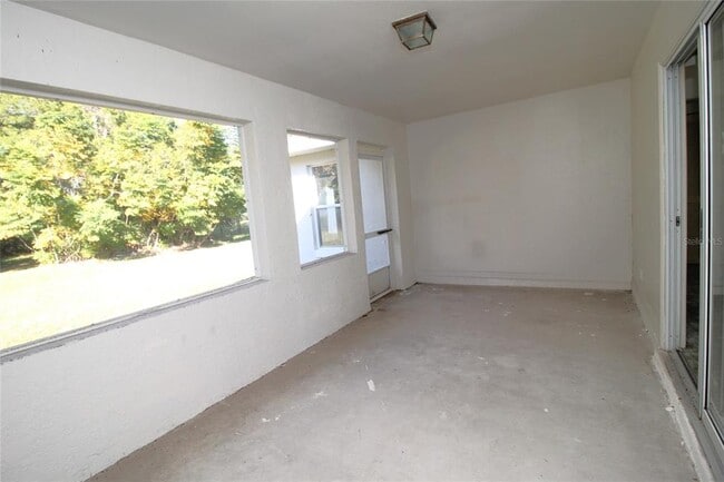 Building Photo - 104 N Main Ave