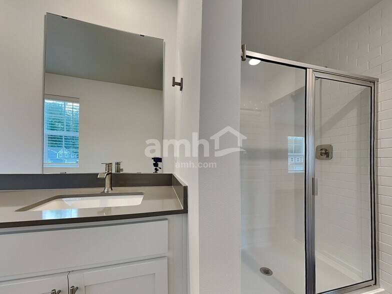 Building Photo - 7921 Selah St SW