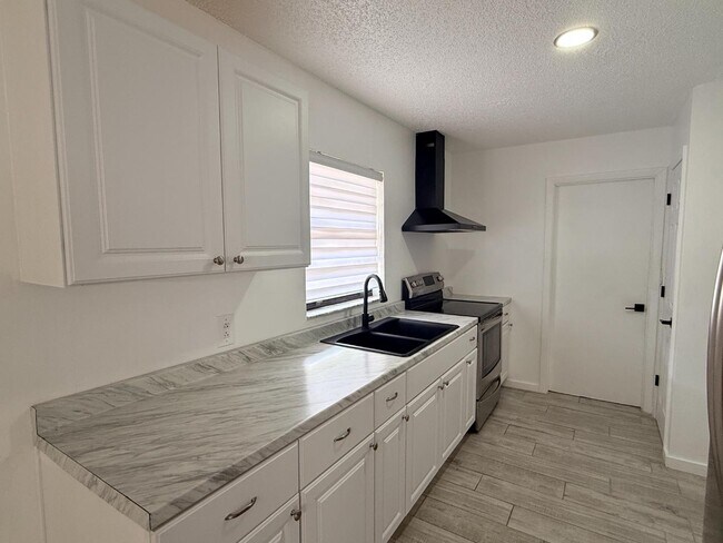 Building Photo - 13186 Thrush St