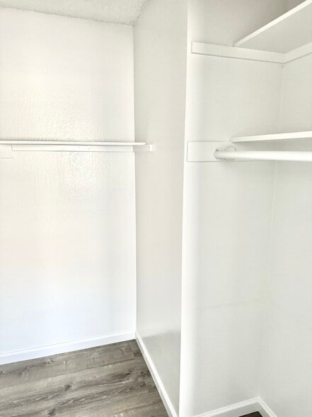 Building Photo - 4549 Greenholme Dr