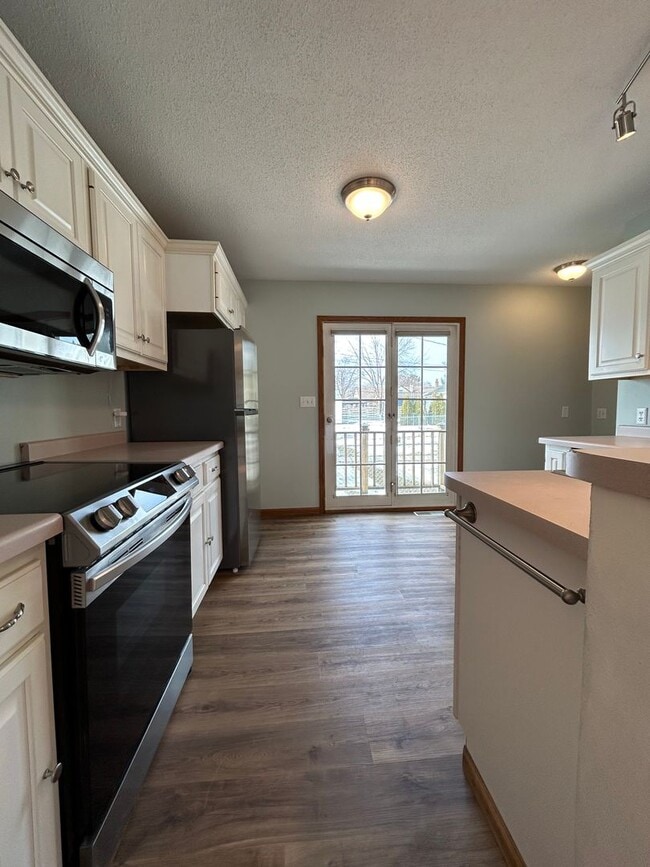 Building Photo - Beautiful 2 Bedroom 2 Bathroom House