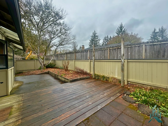 Building Photo - 2 Bed / 2 Full Bath Single-Level Townhome in Timberhill