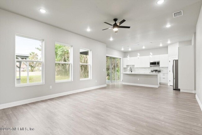 Building Photo - 5405 Heckscher Dr