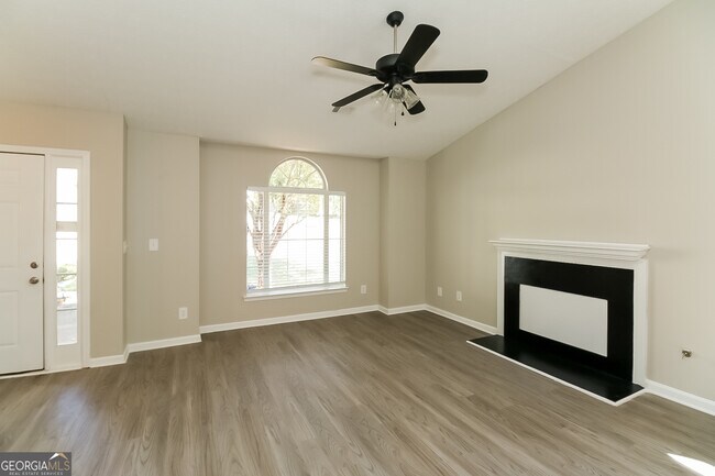 Building Photo - 6695 Emerald Pointe Cir