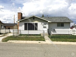 Building Photo - 4 Bedroom 1-3/4 Bath House for Rent