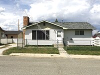 Building Photo - 4 Bedroom 1-3/4 Bath House for Rent