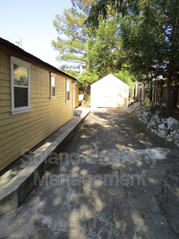 Building Photo - 476 Banning Way