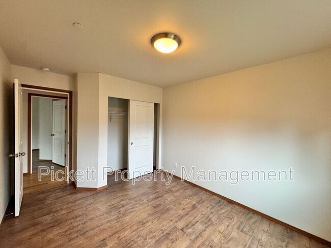 Building Photo - 2402 Seringa Ave