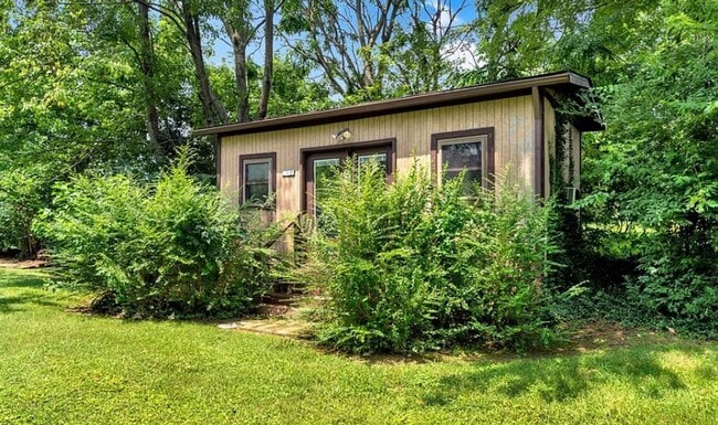 Building Photo - 809 Clifford Dr