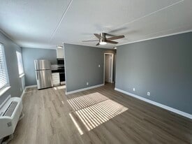 Building Photo - 2718 Painter Ave