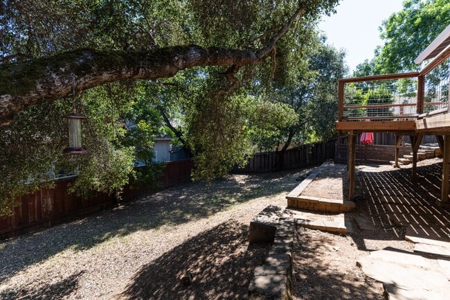 Building Photo - 300 IOLI Ranch Cir