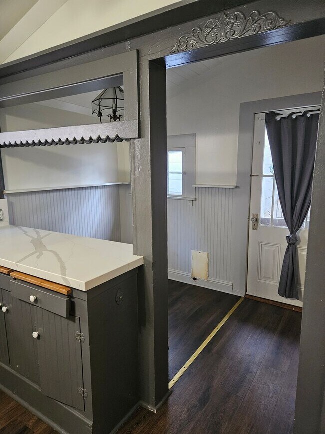 Building Photo - 153 N Stewart St