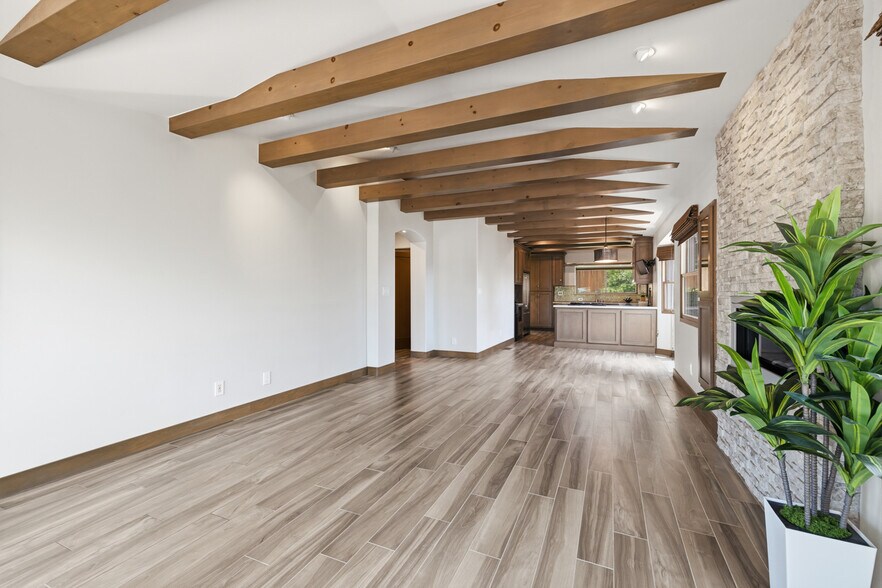 Building Photo - 173 W Avenida Alessandro