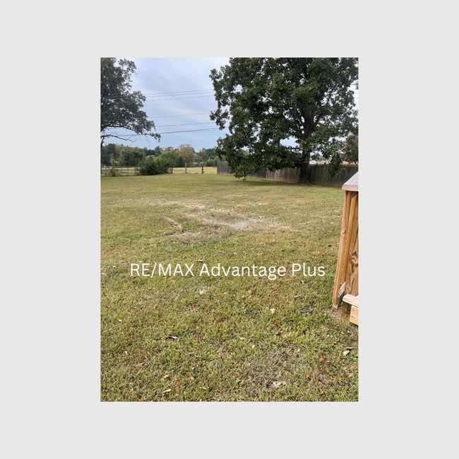 Building Photo - 1608 Redbud Cir