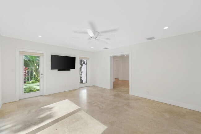 Building Photo - 1386 S Atlantic Dr